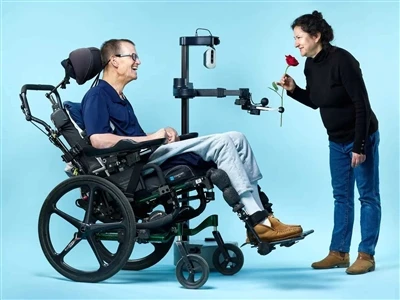 TENTO ROBOT MŮŽE BÝT KLÍČEM K POMOCI LIDEM S POSTIŽENÍM